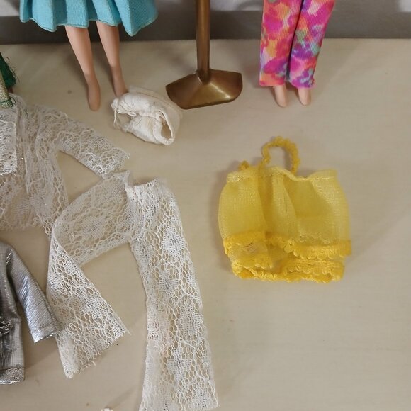 Vintage (70s) Dawn doll set and case - 5 dolls with extra clothes and mannequins - Picture 8 of 10